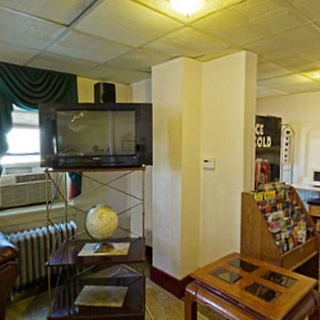 Americas Best Value Inn ディアボーン エクステリア 写真